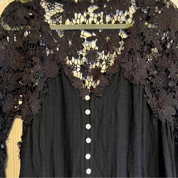 Black Blouse with Three-Quarter Lace Sleeves and V-Neckline - Picture 2 of 5